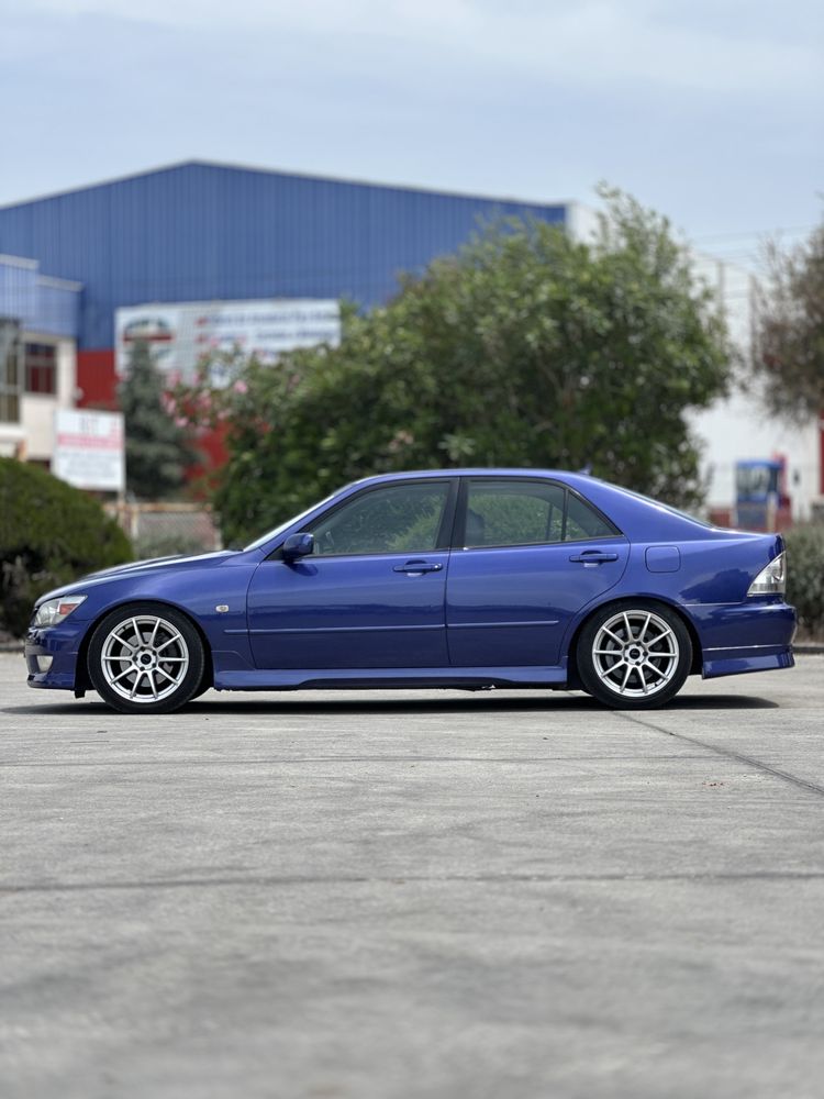 Lexus IS200 (GXE10)