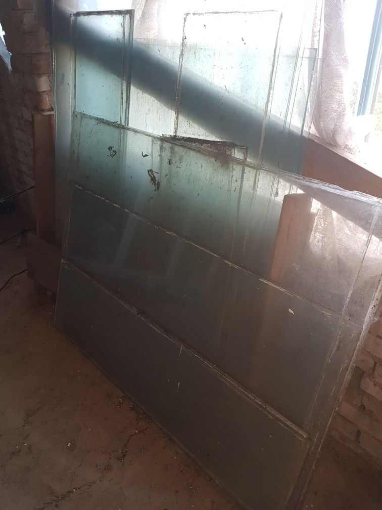 Продам скло, різні розміри.
