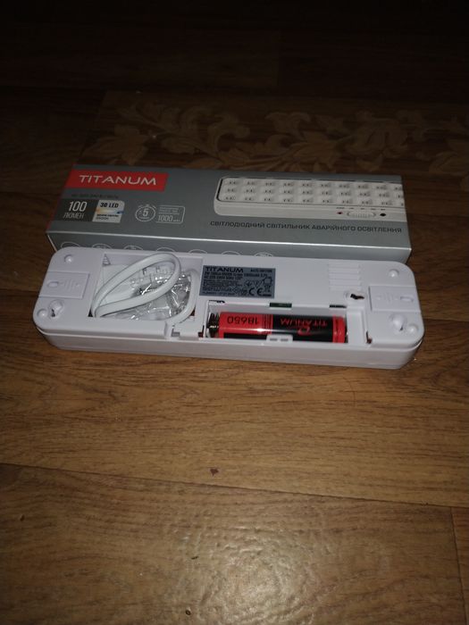 Шара! LED светильник аварийный TITANUM 30 LED 6500K
