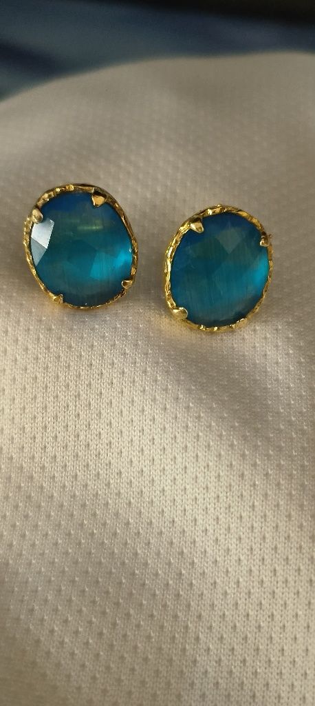 Brincos em prata com pedra azul