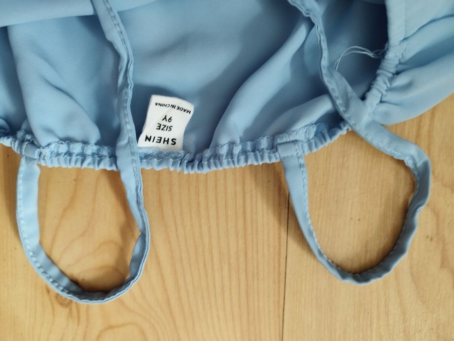 Śliczna sukienka na ramiączkach 9 lat