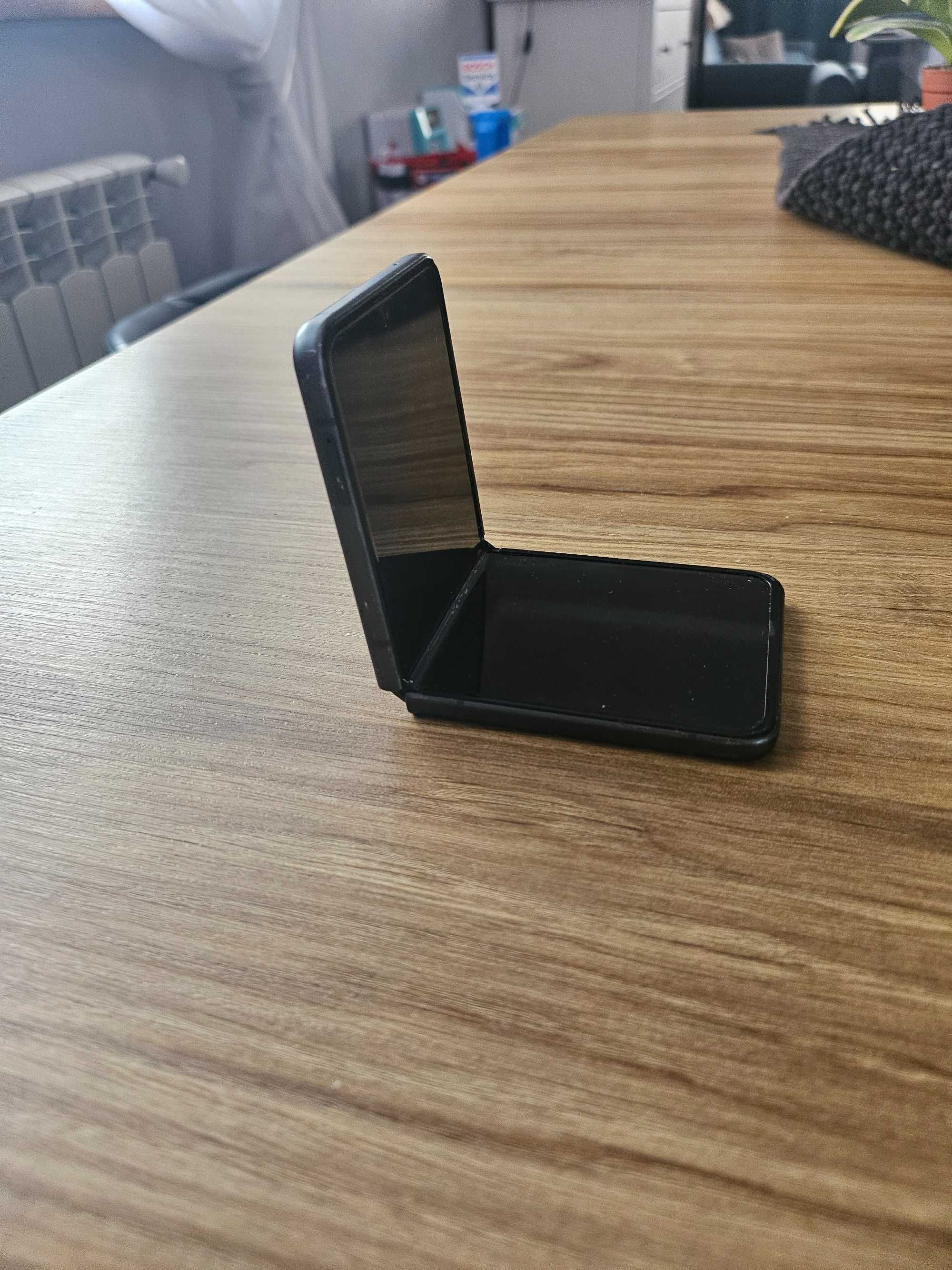 Samsung Galaxy Z Flip3