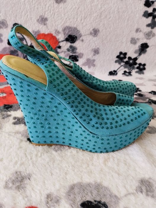 Босоножки женские