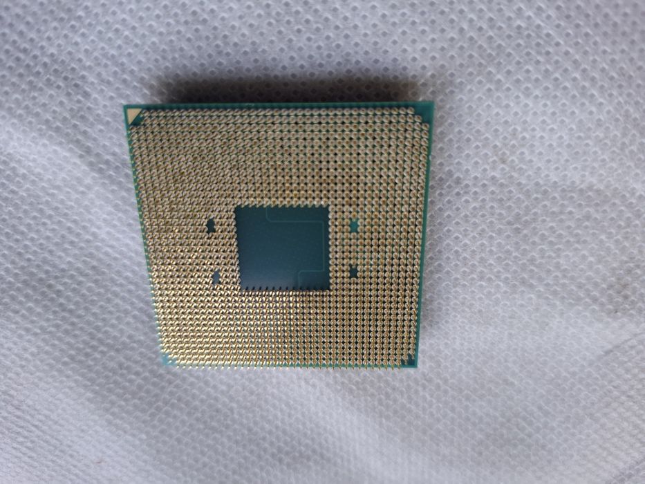 Procesor Ryzen 3200g.  Stan idealny.