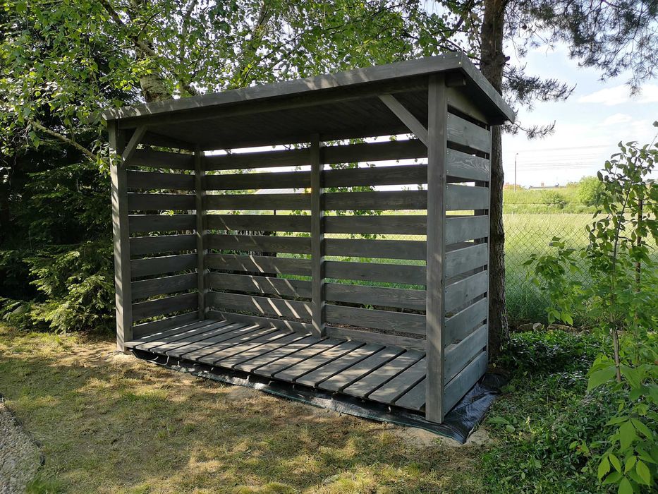 Drewutnia poszerzana 3,14 x 1,1m , deska szeroka z dachem prostym