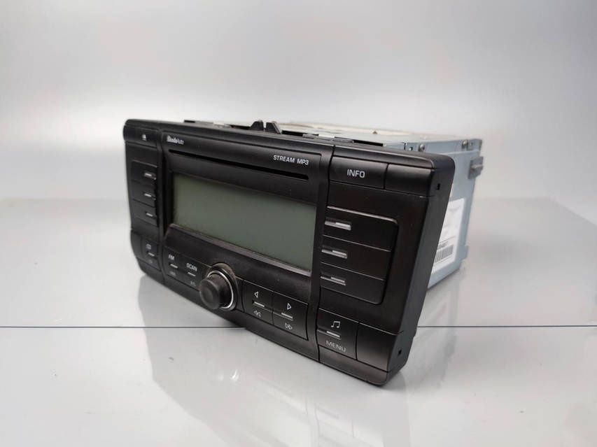 Продається магнітола на шкода октавія а5