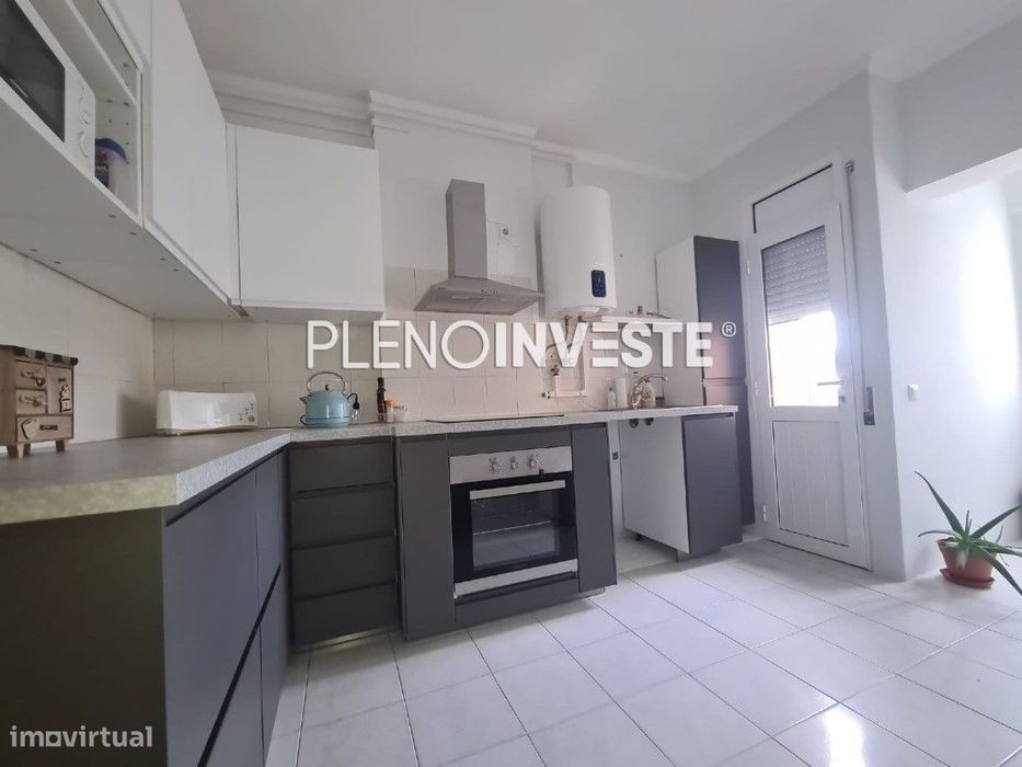 Apartamento T3 pronto a habitar no Centro de Corroios