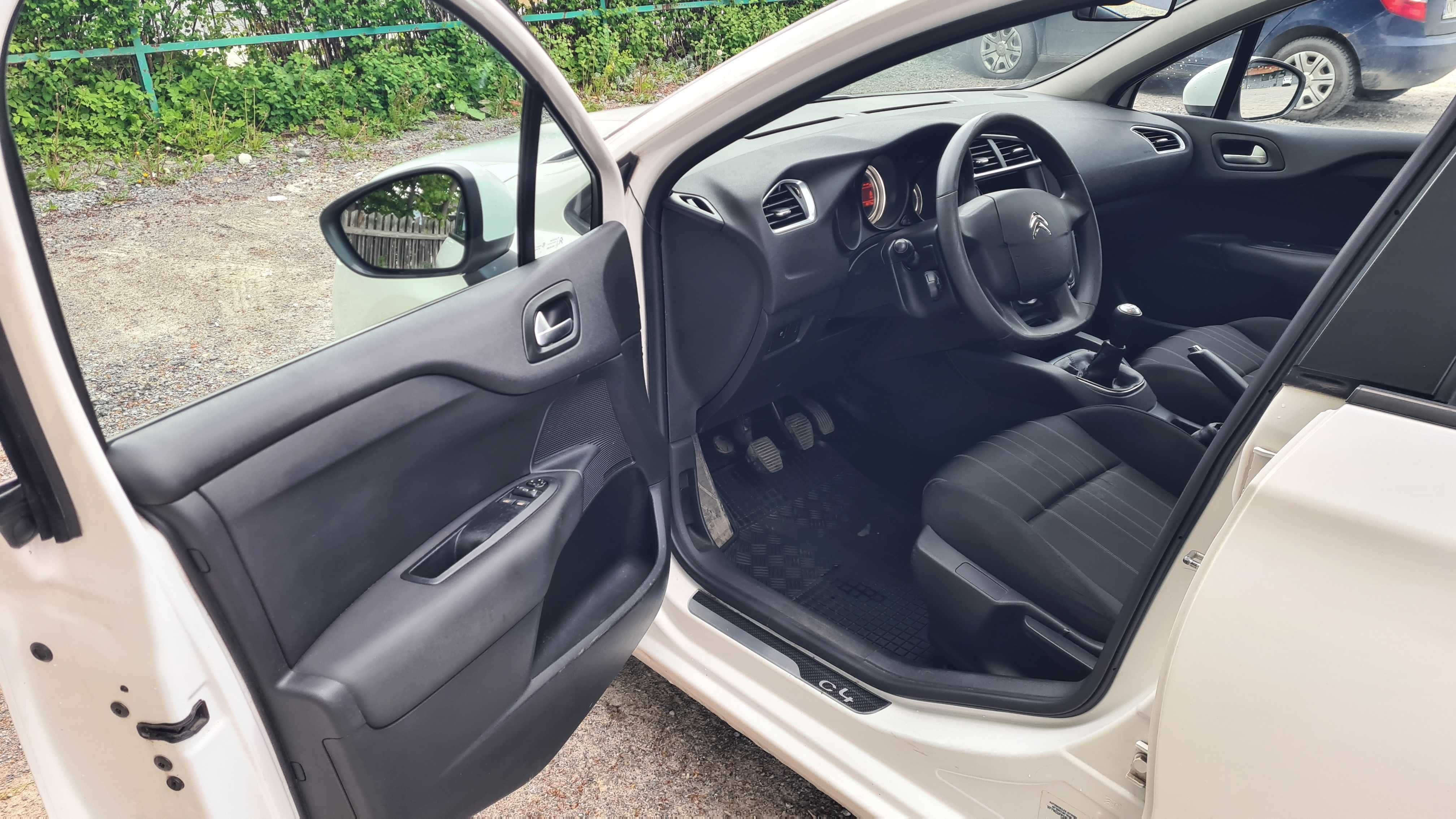 Citroen C4 z polskiego salonu.