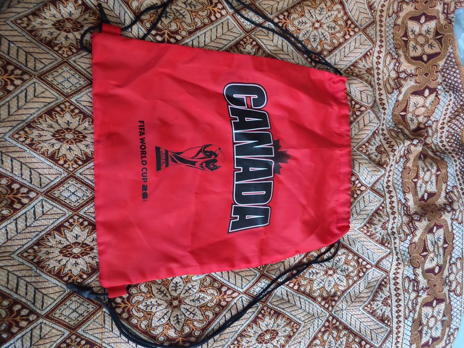 Продам червоний рюкзак-мішок із символікою Чемпіонату світу з футболу