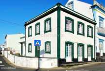Moradia composta por 2 apartamentos T1 + T2 na Vila de Porto Judeu