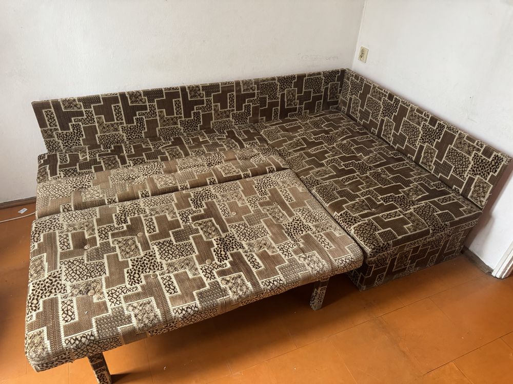Naroznik oddam za darmo