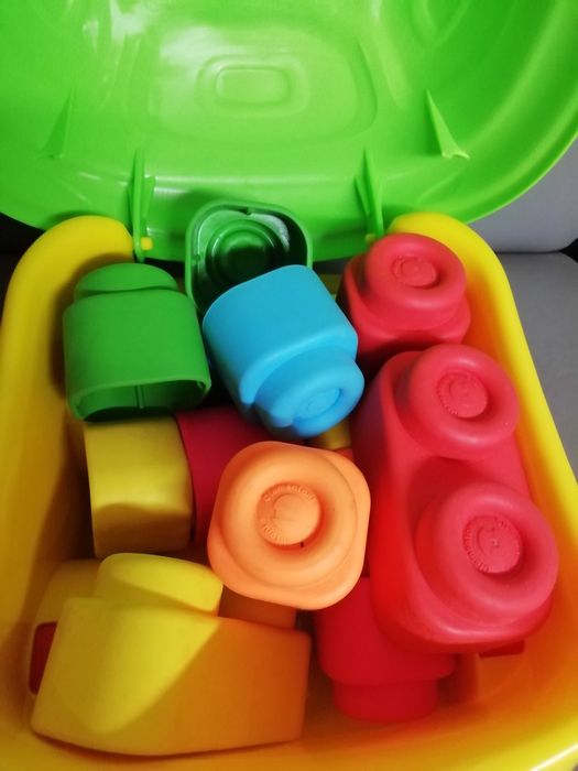 Vendo brinquedo para criança, muito pouco usado.