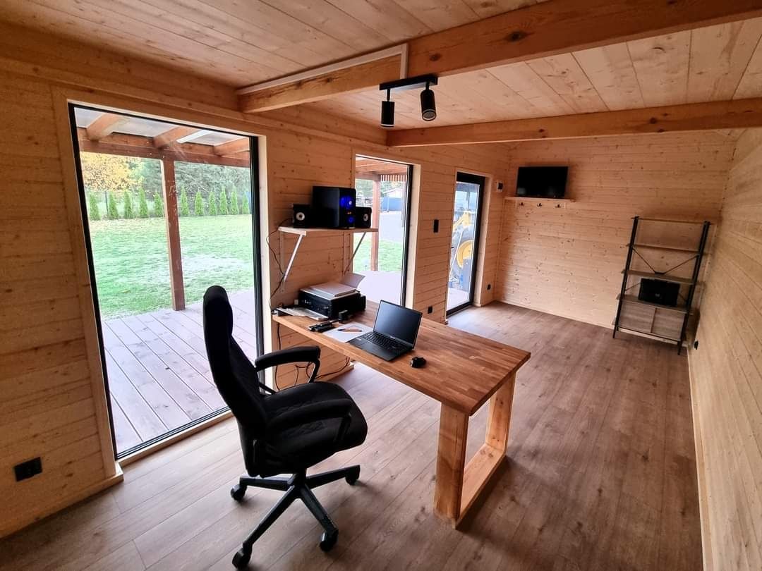 Drewniany domek letniskowy pawilon handlowy usługowy biuro sprzedaży