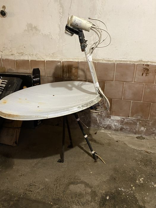 Супутникова тарілка супутник телебачення