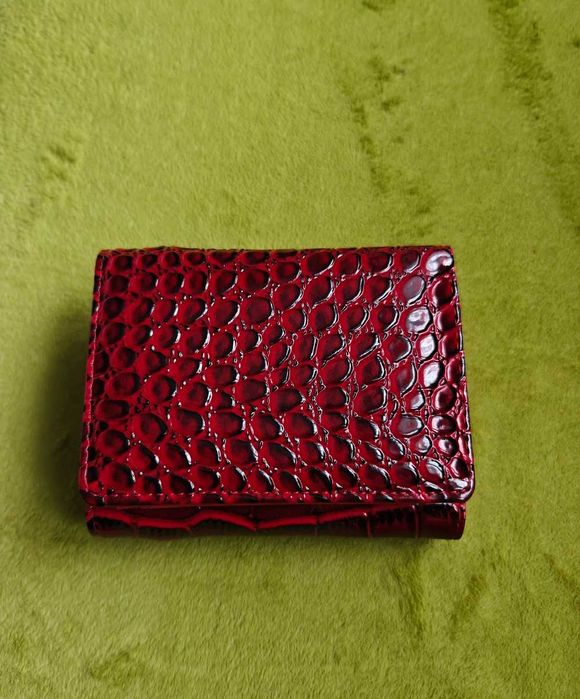 czerwony portfel damski