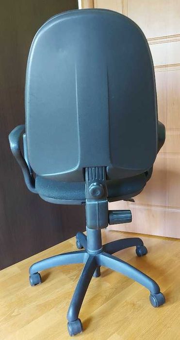Krzesło biurowe na kółkach