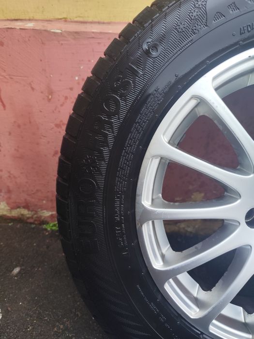 Шини зимові Gislaved 215/70 R16 на дисках