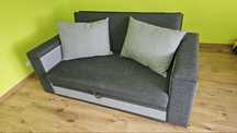 Rozkładana sofa z pojemnikiem