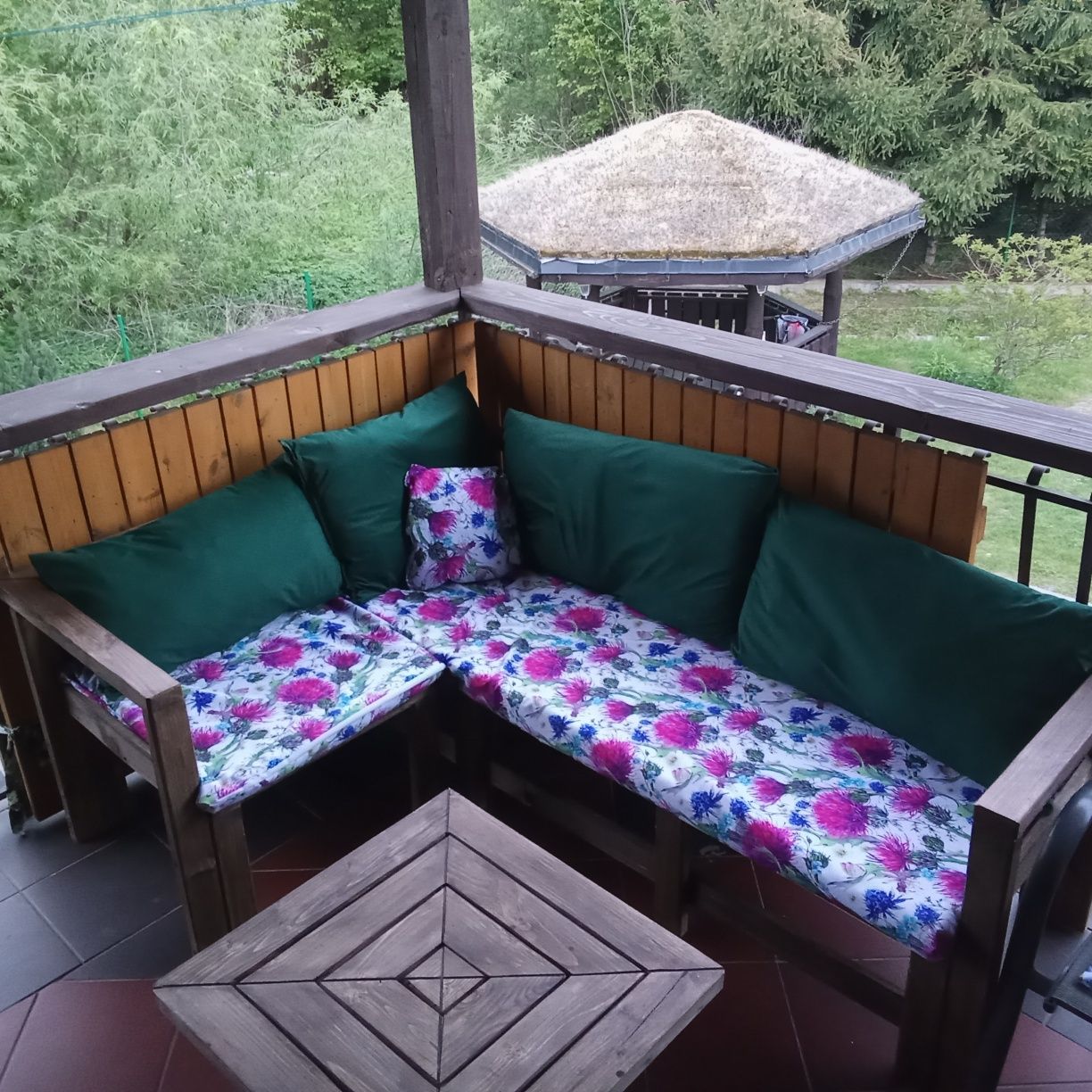 Narożnik tarasowy 195x135 plus stolik, poduchy