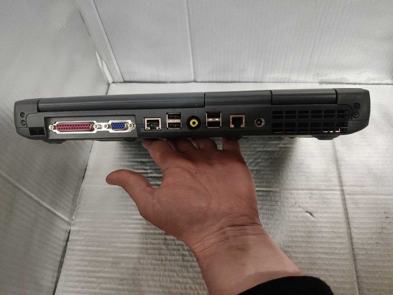 Вінтажний ноутбук COMPAQ PPRESARIO 3000