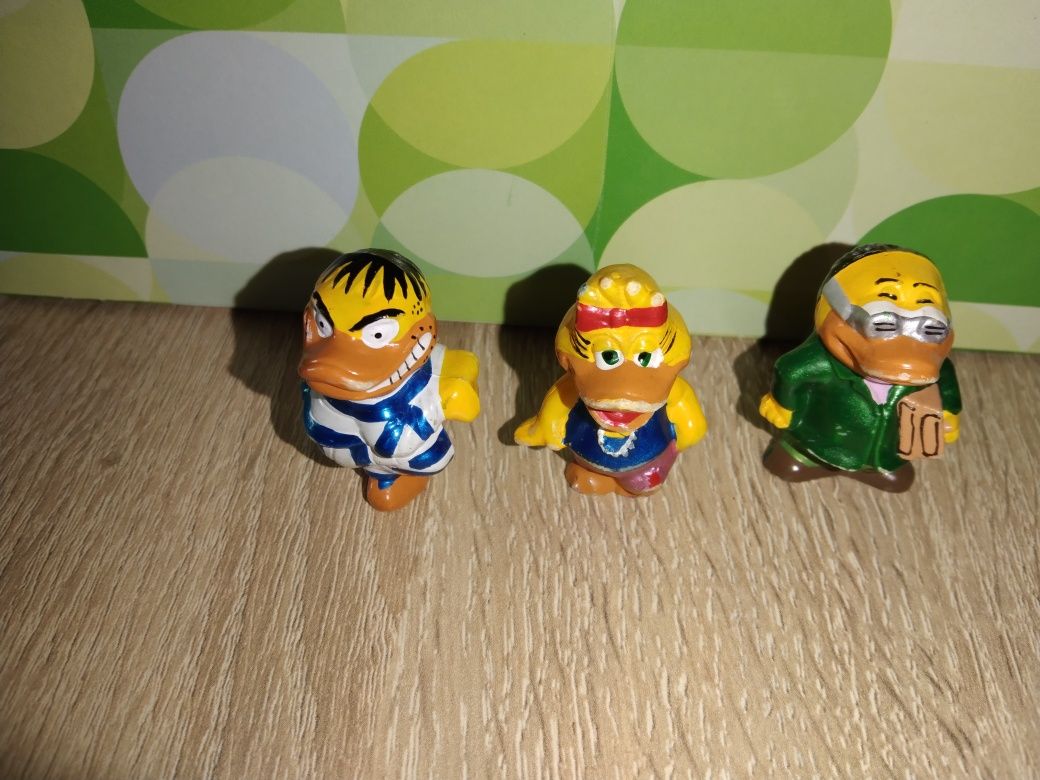 Figurki lwy i kaczory z Kinder jajek