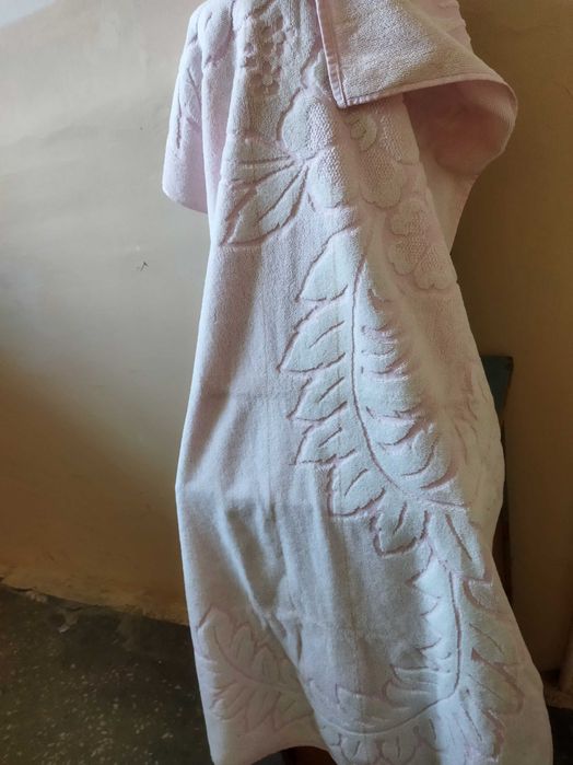 Продам х/б  полотенце для купания и игрушки для купания .