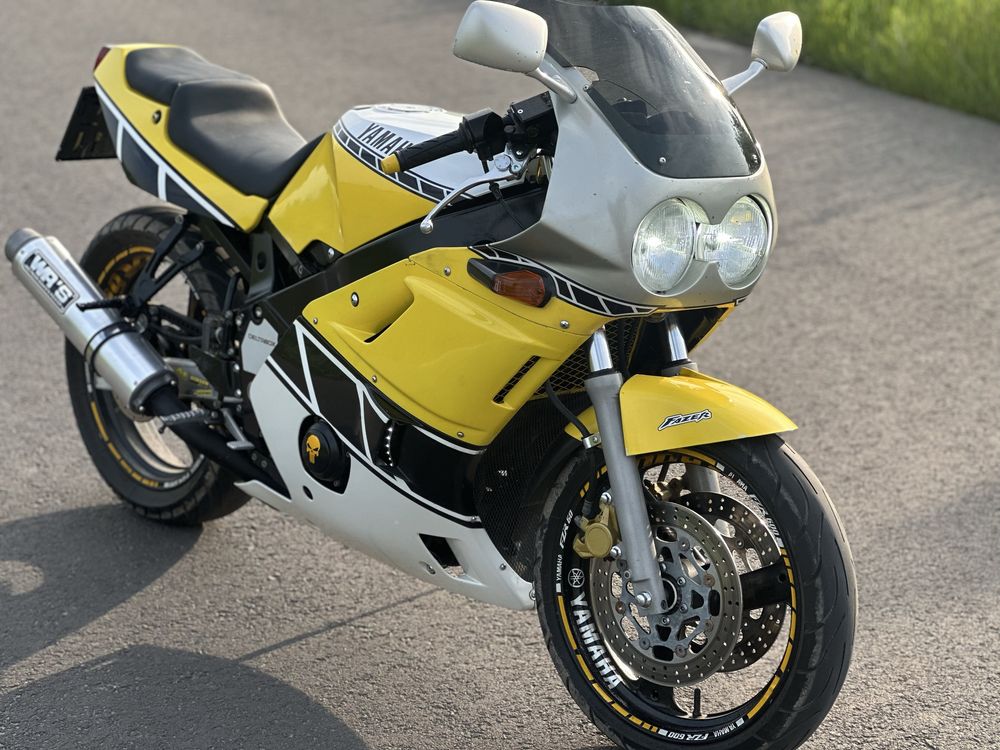 Yamaha FZR400RR FZR