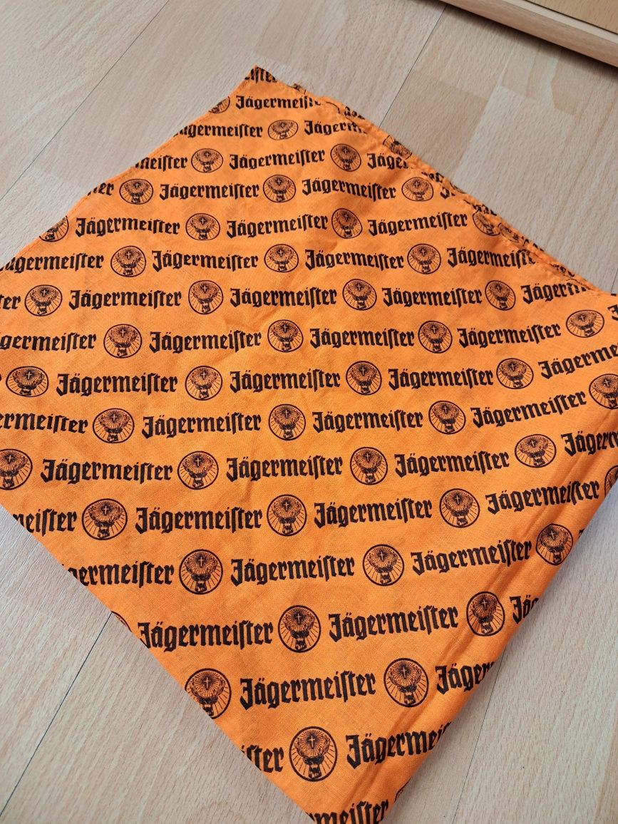Piękna pomarańczowo-czarna Husta Jagermeister kolekcja bandana narzuta