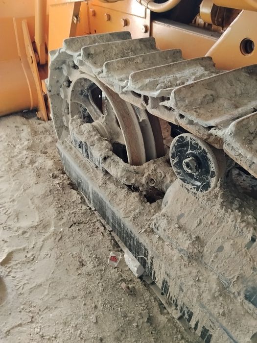 Трактор т-130 фронтальний навантажувач