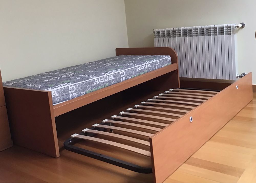 Camas  individuais / casal com colchão e estrado incluído