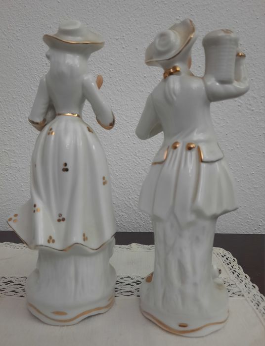 Par de estatuetas vintage em porcelana.