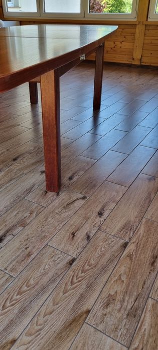 Stół do jadalni na 8 miejsc