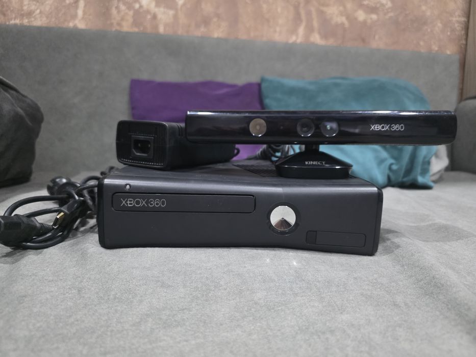 Приставка, ігрова консоль,Xbox 360 + kinetic, іксбокс, иксбокс, кинект