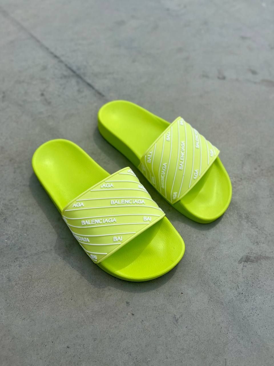 Жіночі шльопанці Balenciaga Slides Small Logo ‘Neon Green’