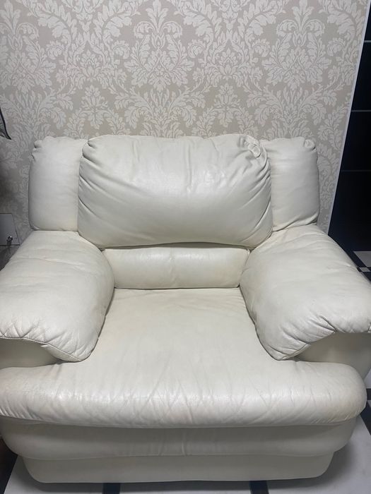 Продається шкіряний диван +крісло