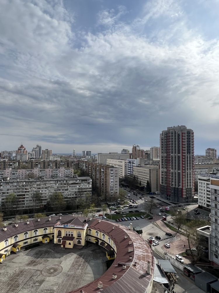 Здам офіс 90 м2, метро Печерська, вул. Коновальця 32-Б, новий будинок