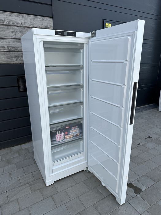 165 cm!Морозильна камера Miele FN4342 D