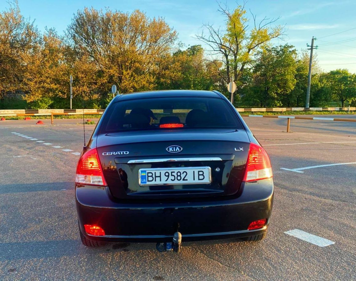 Машина Kia cerato LX 2008