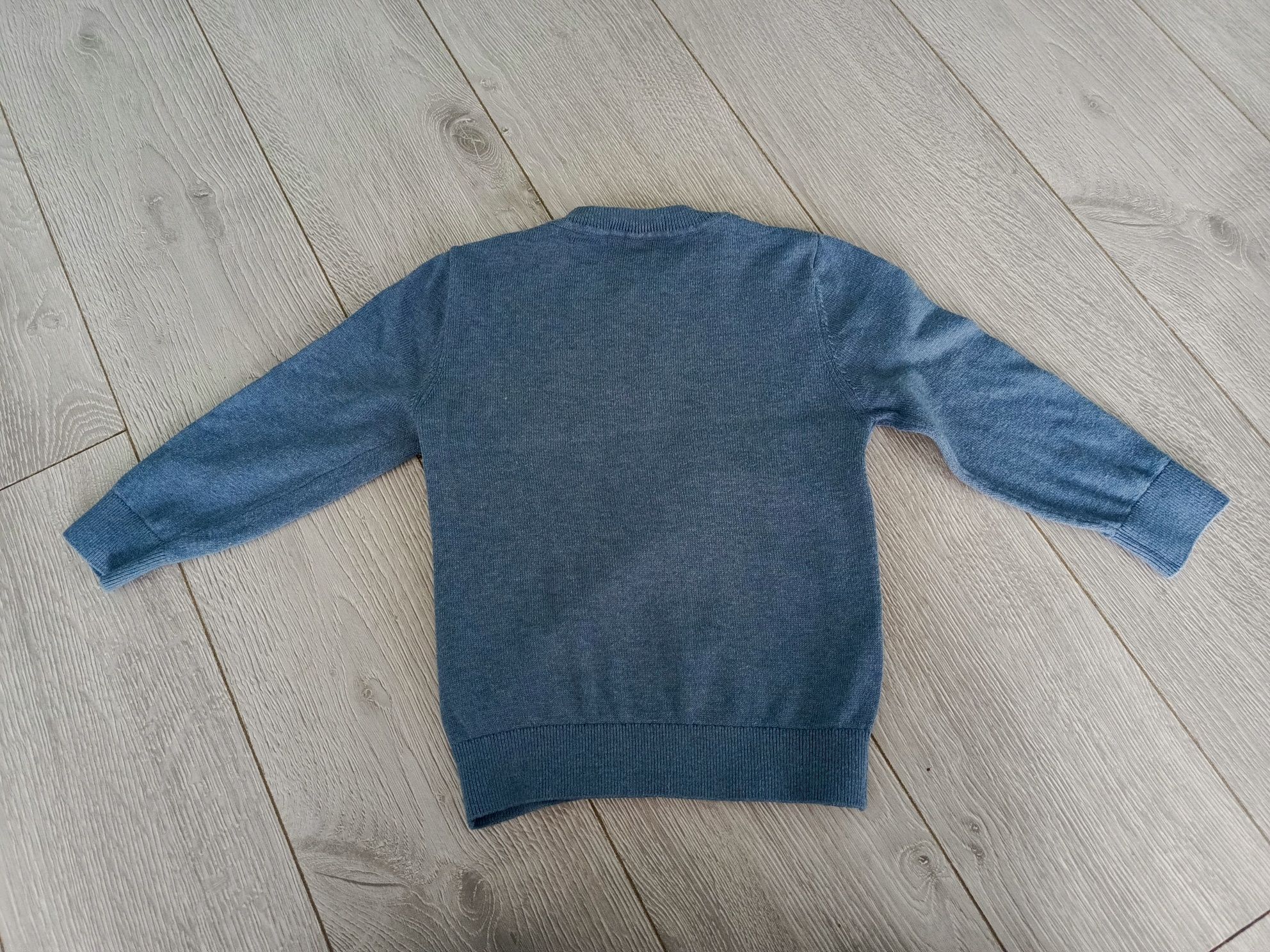 Śliczny elegancki sweter 92