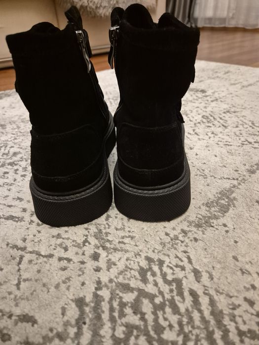 Зимові чоботи жіночі  Нові натуральна замша 40 р.