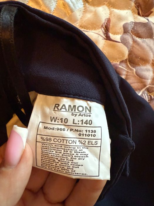 Шкільні штани на дівчинку 8-9 років