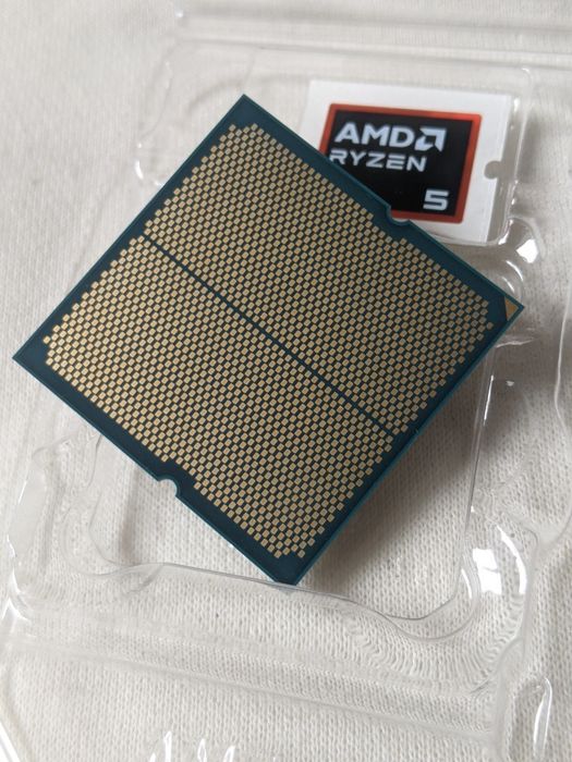 Процесор AMD Ryzen 5 8600G