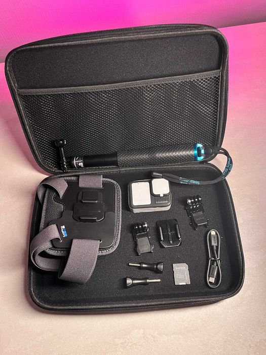 Екшн-камера GoPro Hero 13 в захисній плівці