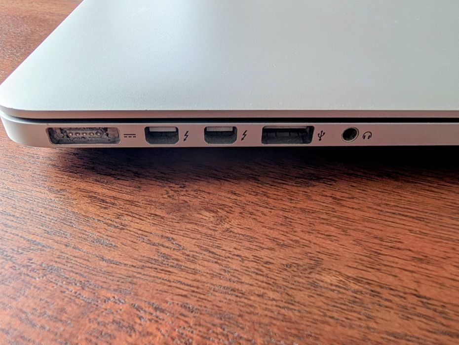 Apple MacBook Pro 15,4” Intel i7 16GB RAM 251GB SSD