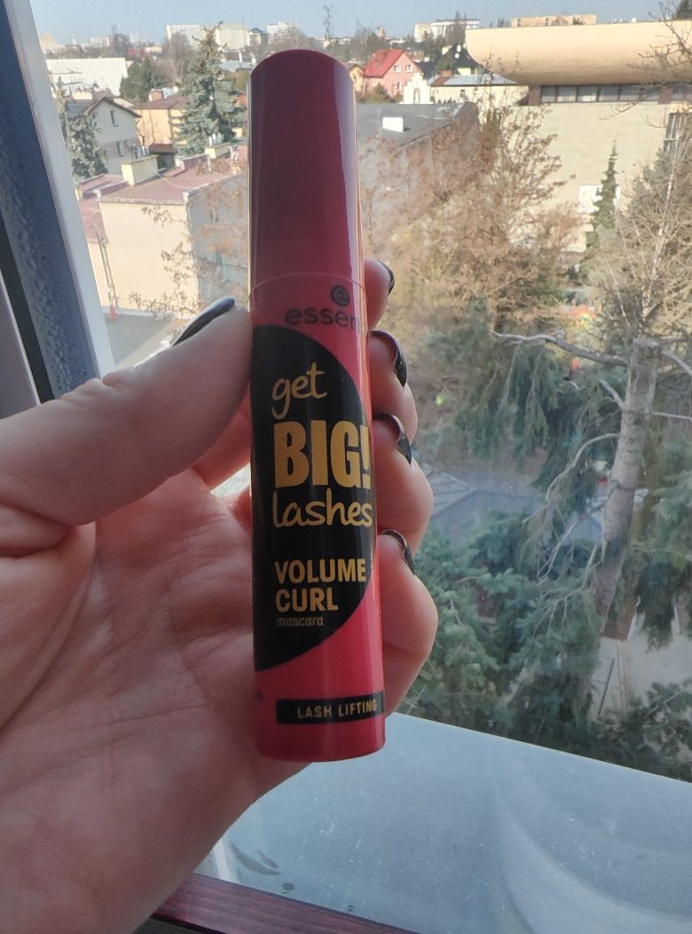 Maskara do rzęs Essense big Lashes kolor czarny.