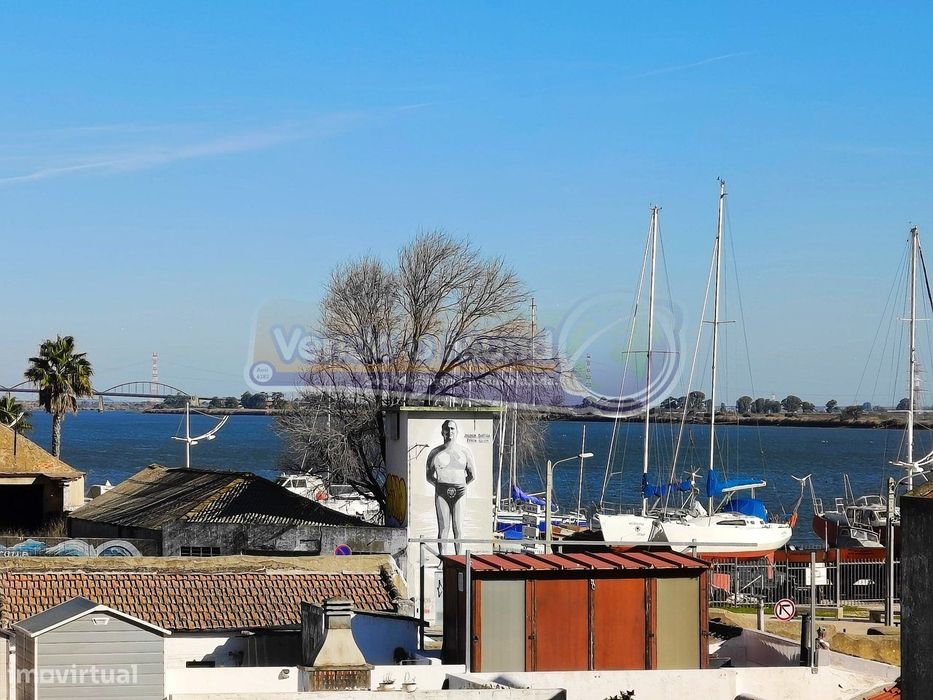 Prédio em Alhandra (ALH026)