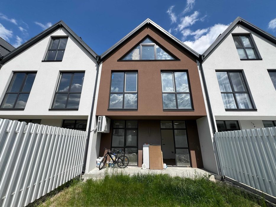 2-поверховий таунхаус 131 м² з власним двориком і паркомісцем