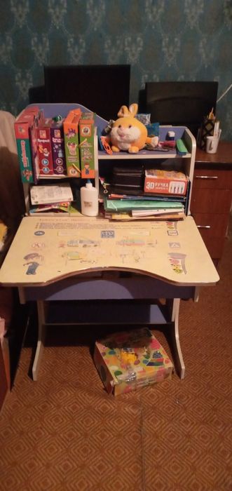 Продам детский столик и стул