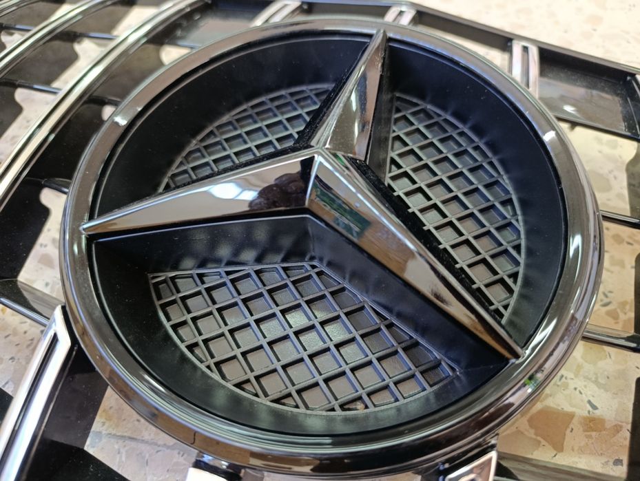 Grelha Mercedes nova