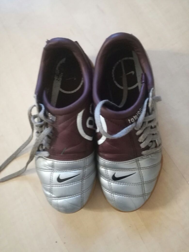 Buty sportowe halówki Nike 32